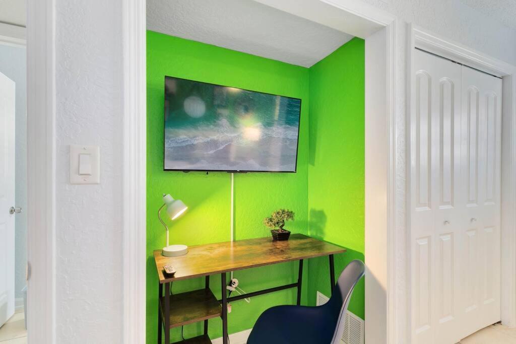 Apartment Ocean 23 - Swaying Seaweed *